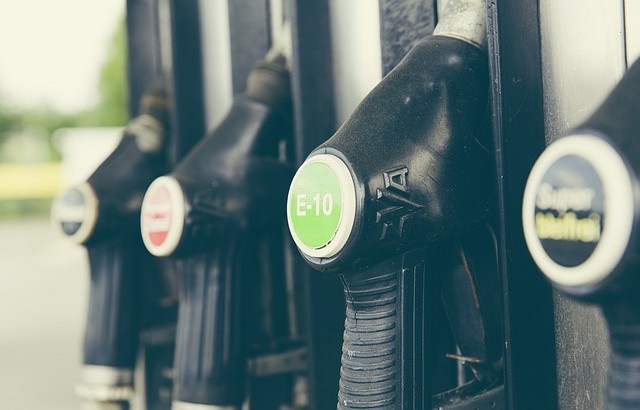 Цена на 95-й бензин в Евросоюзе на 2016-2017 годы. Количество 95-го бензина, которое можно приобрести за указанную сумму.