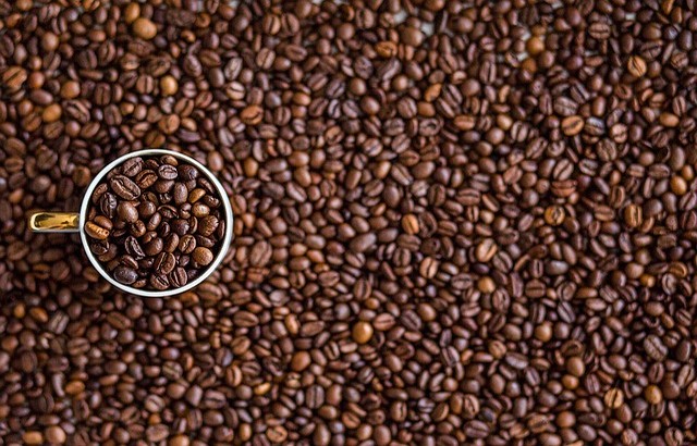 Цена на зерновой кофе в Азербайджане на 2016-2017 годы. Количество зернового кофе, которое можно приобрести за указанную сумму.